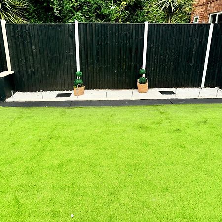 Contractor Haven- 3Bdr Crew House, Free Parking, Fast Wifi & Private Garden Apartment Nottingham Luaran gambar