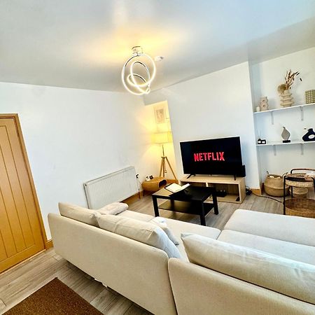 Contractor Haven- 3Bdr Crew House, Free Parking, Fast Wifi & Private Garden Apartment Nottingham Luaran gambar