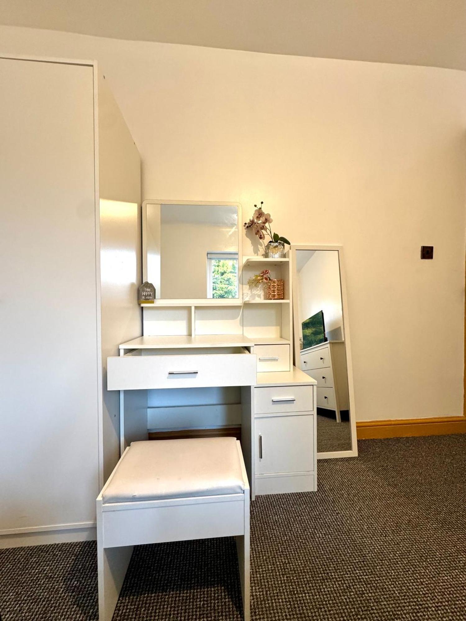 Contractor Haven- 3Bdr Crew House, Free Parking, Fast Wifi & Private Garden Apartment Nottingham Luaran gambar