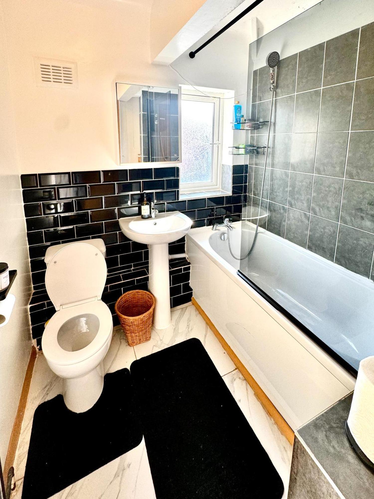 Contractor Haven- 3Bdr Crew House, Free Parking, Fast Wifi & Private Garden Apartment Nottingham Luaran gambar
