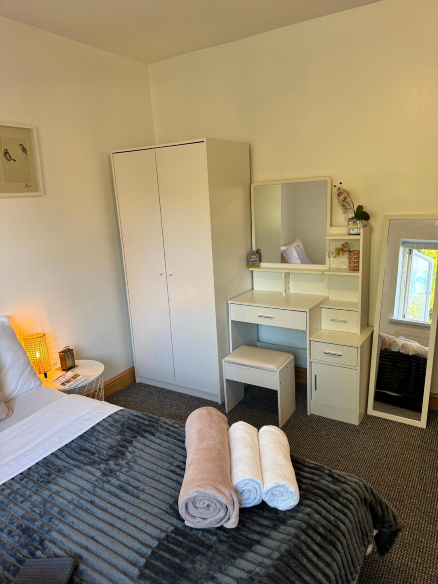Contractor Haven- 3Bdr Crew House, Free Parking, Fast Wifi & Private Garden Apartment Nottingham Luaran gambar
