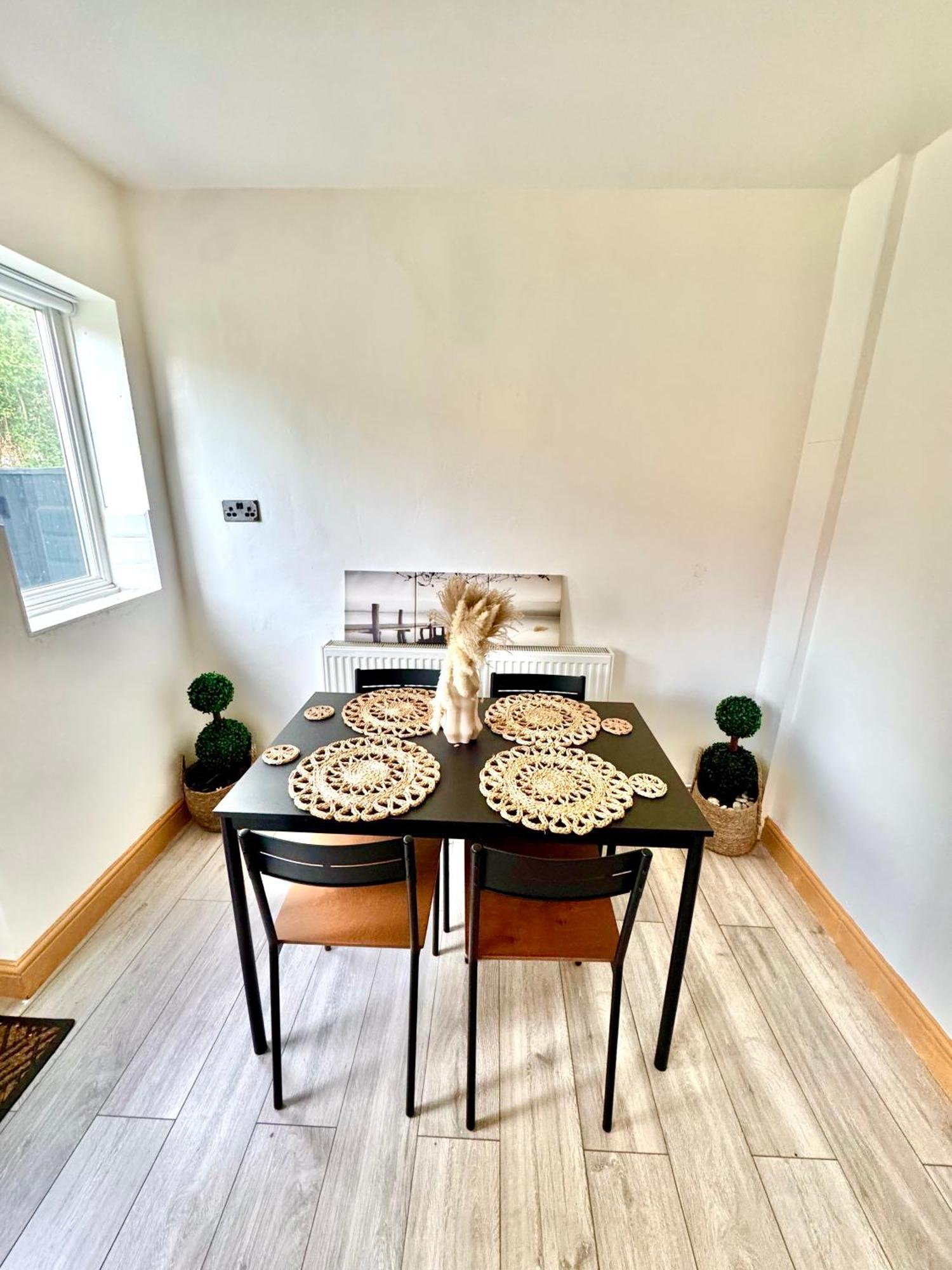 Contractor Haven- 3Bdr Crew House, Free Parking, Fast Wifi & Private Garden Apartment Nottingham Luaran gambar