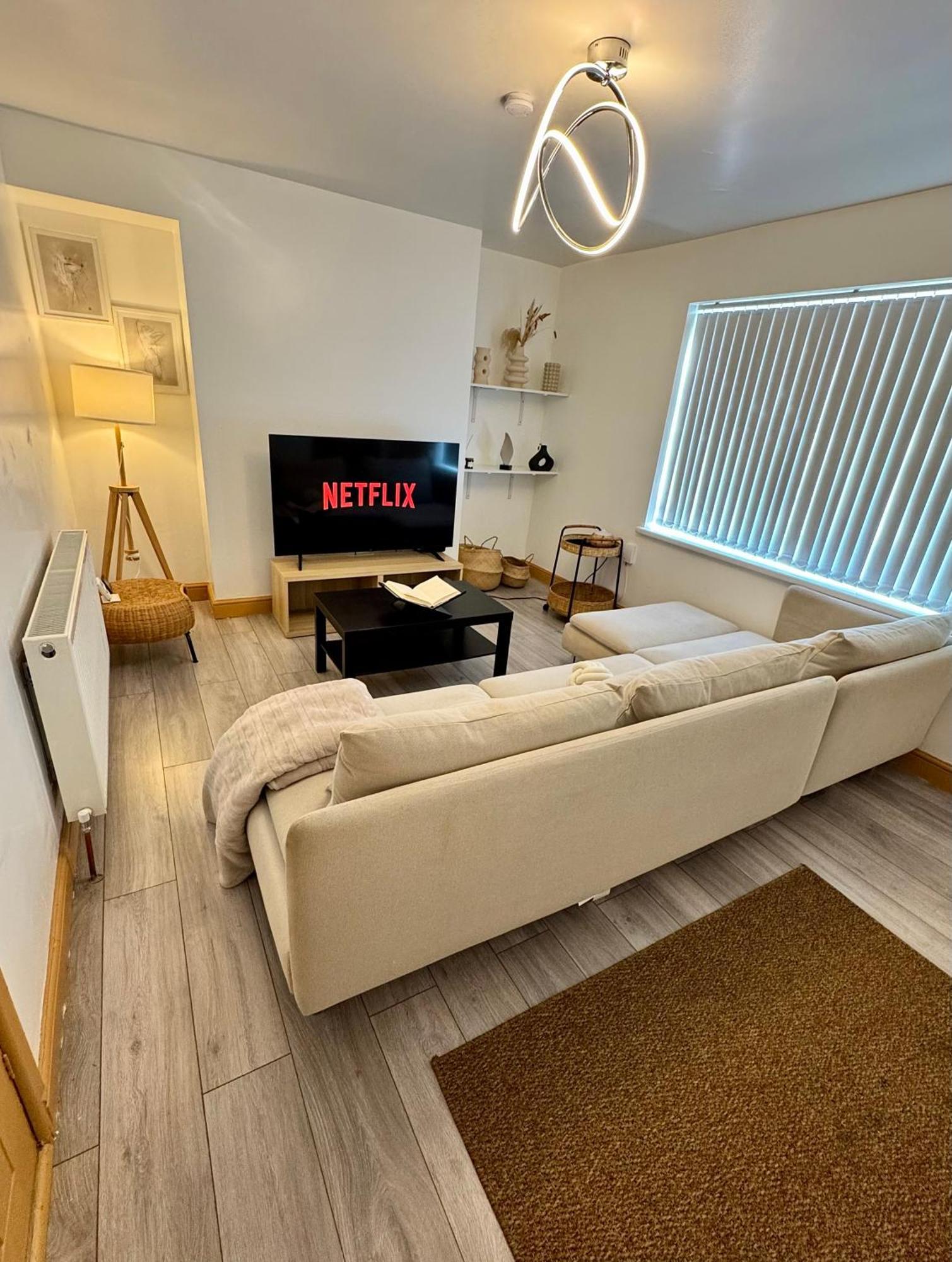 Contractor Haven- 3Bdr Crew House, Free Parking, Fast Wifi & Private Garden Apartment Nottingham Luaran gambar