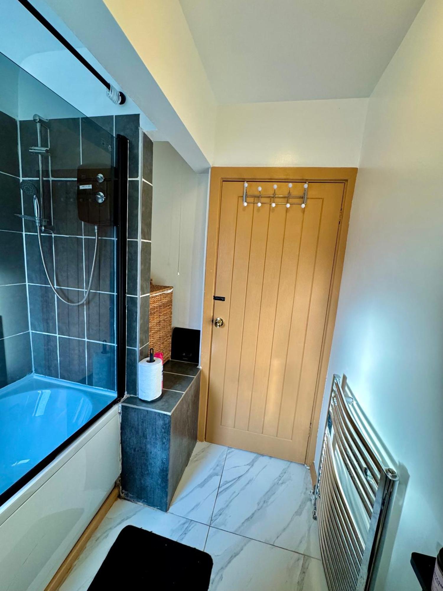 Contractor Haven- 3Bdr Crew House, Free Parking, Fast Wifi & Private Garden Apartment Nottingham Luaran gambar