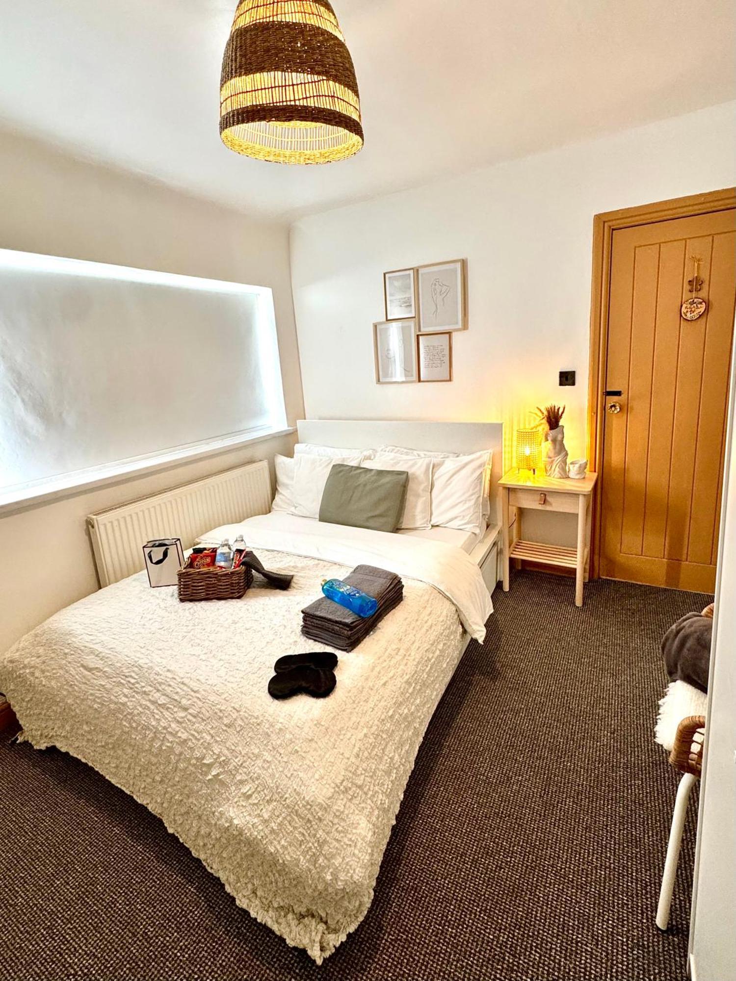 Contractor Haven- 3Bdr Crew House, Free Parking, Fast Wifi & Private Garden Apartment Nottingham Luaran gambar